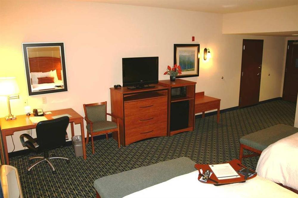 Hampton Inn & Suites Ланкастер Номер фото