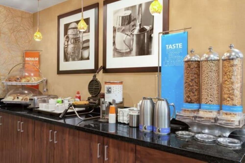 Hampton Inn & Suites Ланкастер Екстер'єр фото