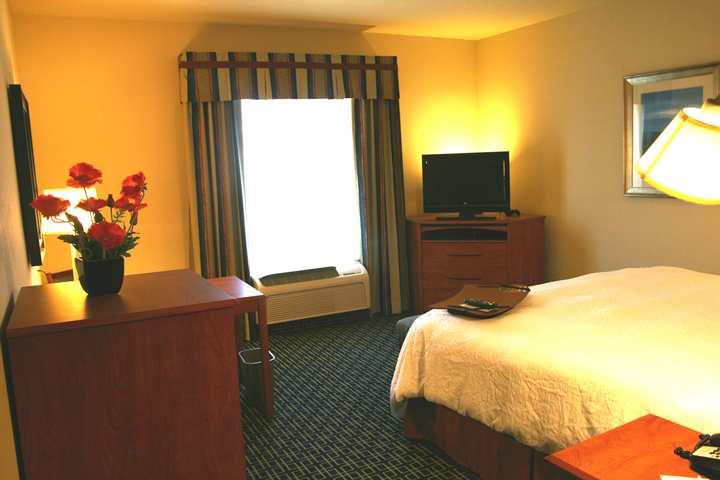 Hampton Inn & Suites Ланкастер Номер фото